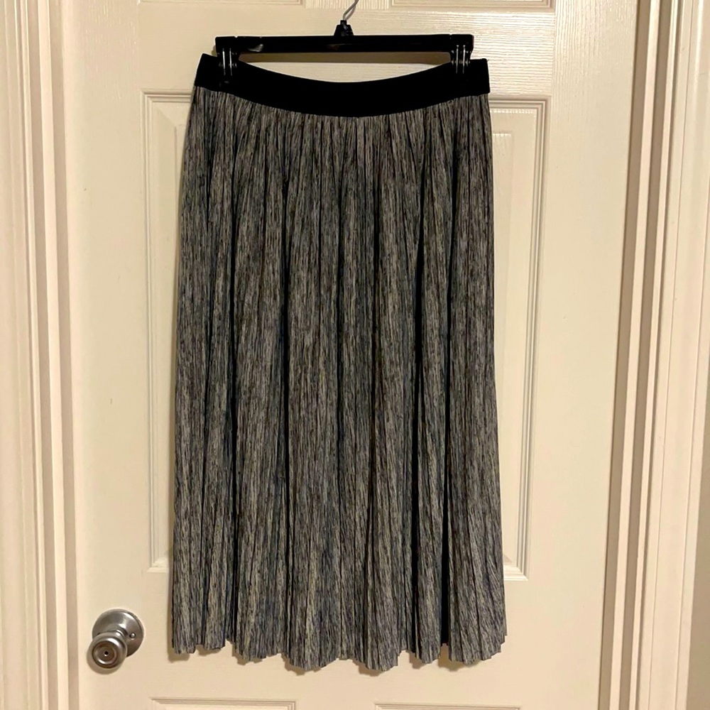 ✨Forever 21 pleated skirt✨